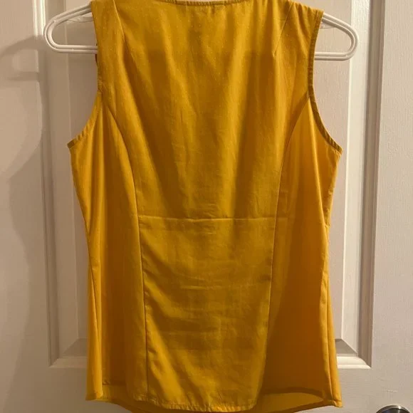 Banana Republic Ruffle Top - Picture 2 of 3